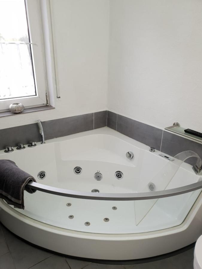 Schoene Wohnung Kleiner Onkel Auf Idyllischem Reiterhof Nahe Burg Eltz Munstermaifeld Bagian luar foto