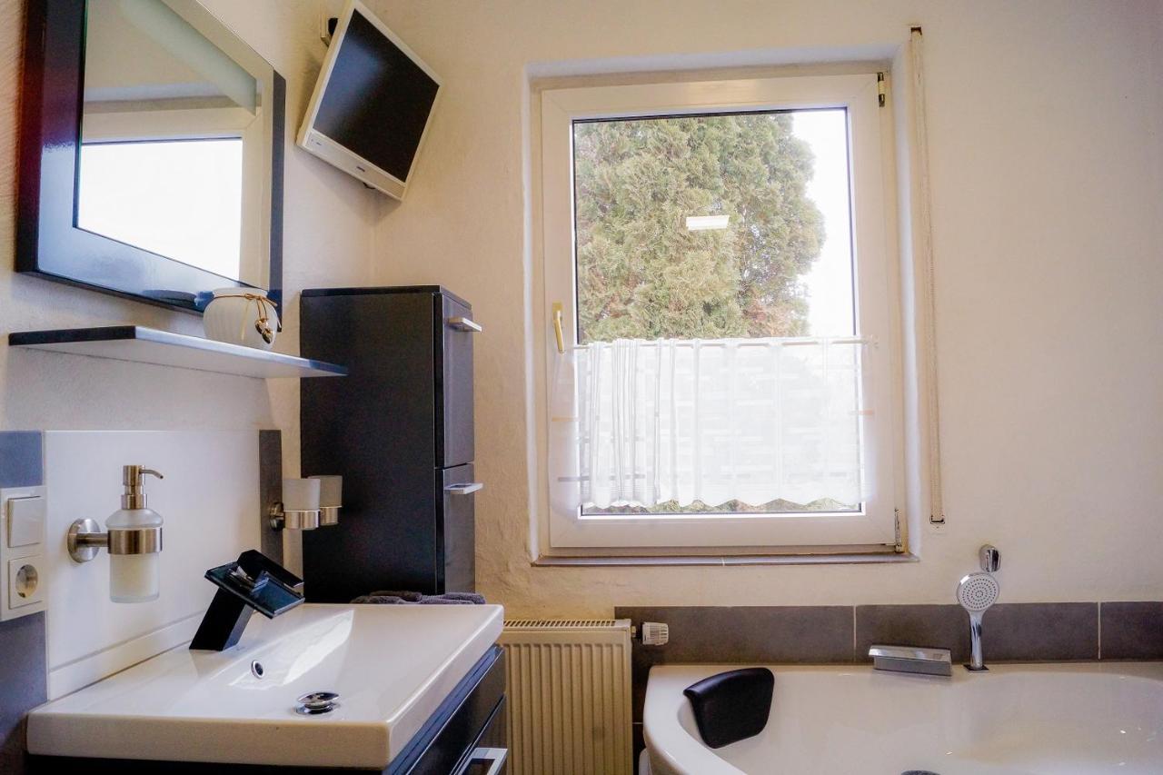 Schoene Wohnung Kleiner Onkel Auf Idyllischem Reiterhof Nahe Burg Eltz Munstermaifeld Bagian luar foto