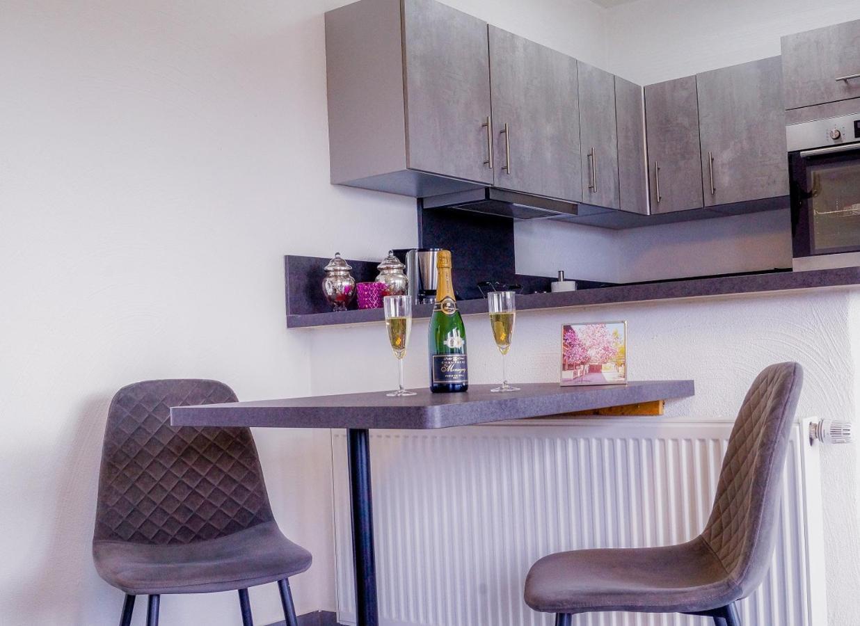 Schoene Wohnung Kleiner Onkel Auf Idyllischem Reiterhof Nahe Burg Eltz Munstermaifeld Bagian luar foto