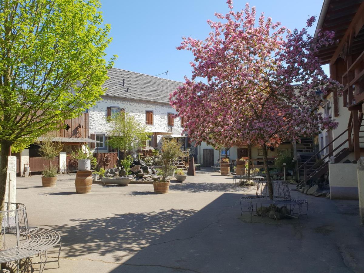 Schoene Wohnung Kleiner Onkel Auf Idyllischem Reiterhof Nahe Burg Eltz Munstermaifeld Bagian luar foto